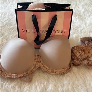 Victory Secret Dream Angel Women’s Smooth and Lace Bra in Nude 34C and gift bag